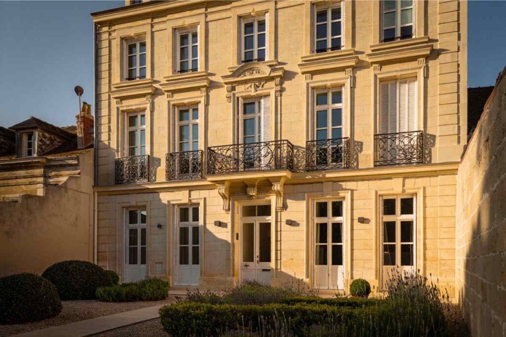 maison typique bordelaise rénovée (pierre blonde, moderne mais authentique)